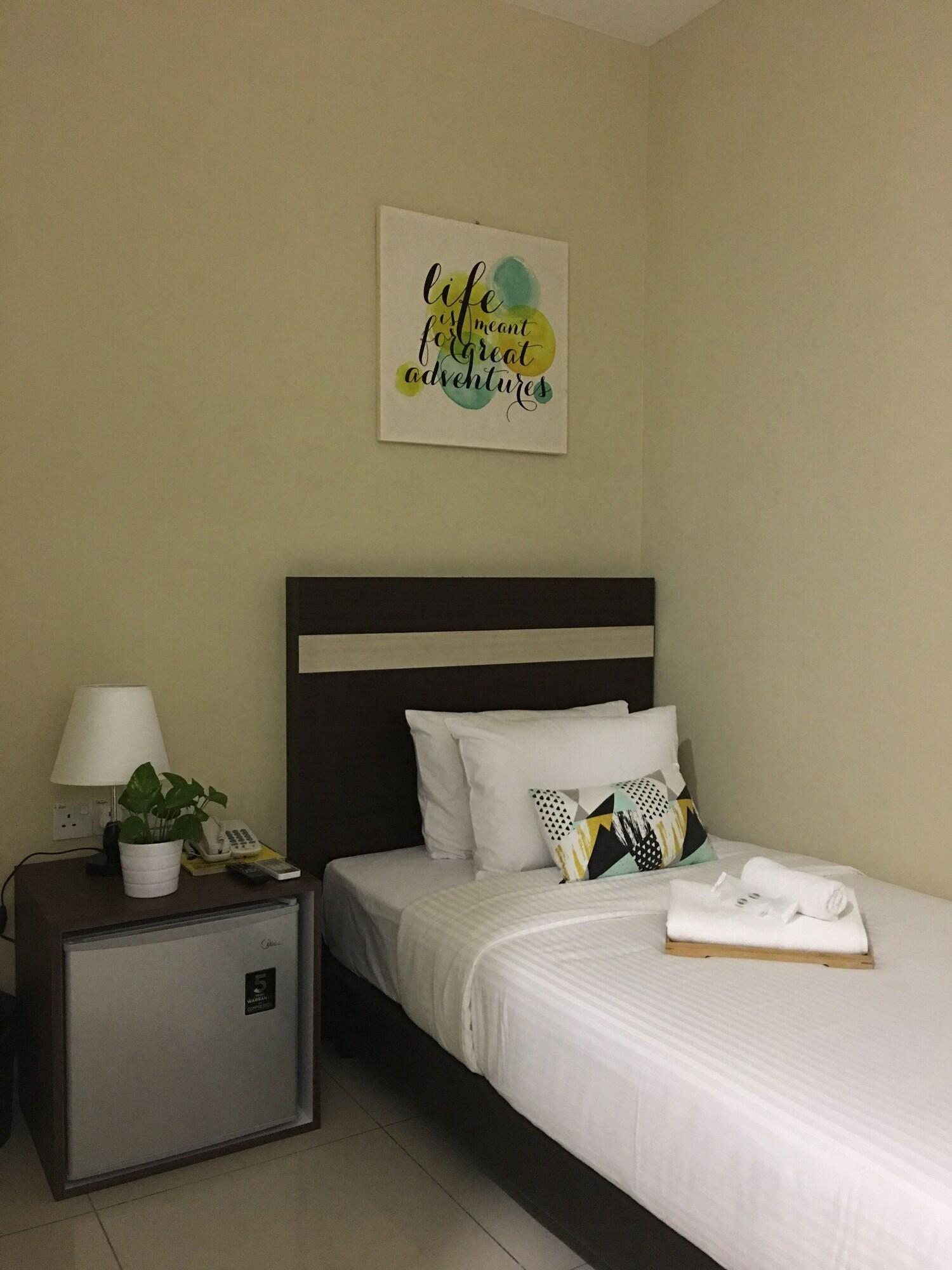 Chemara Boutique Hotel Мири Экстерьер фото