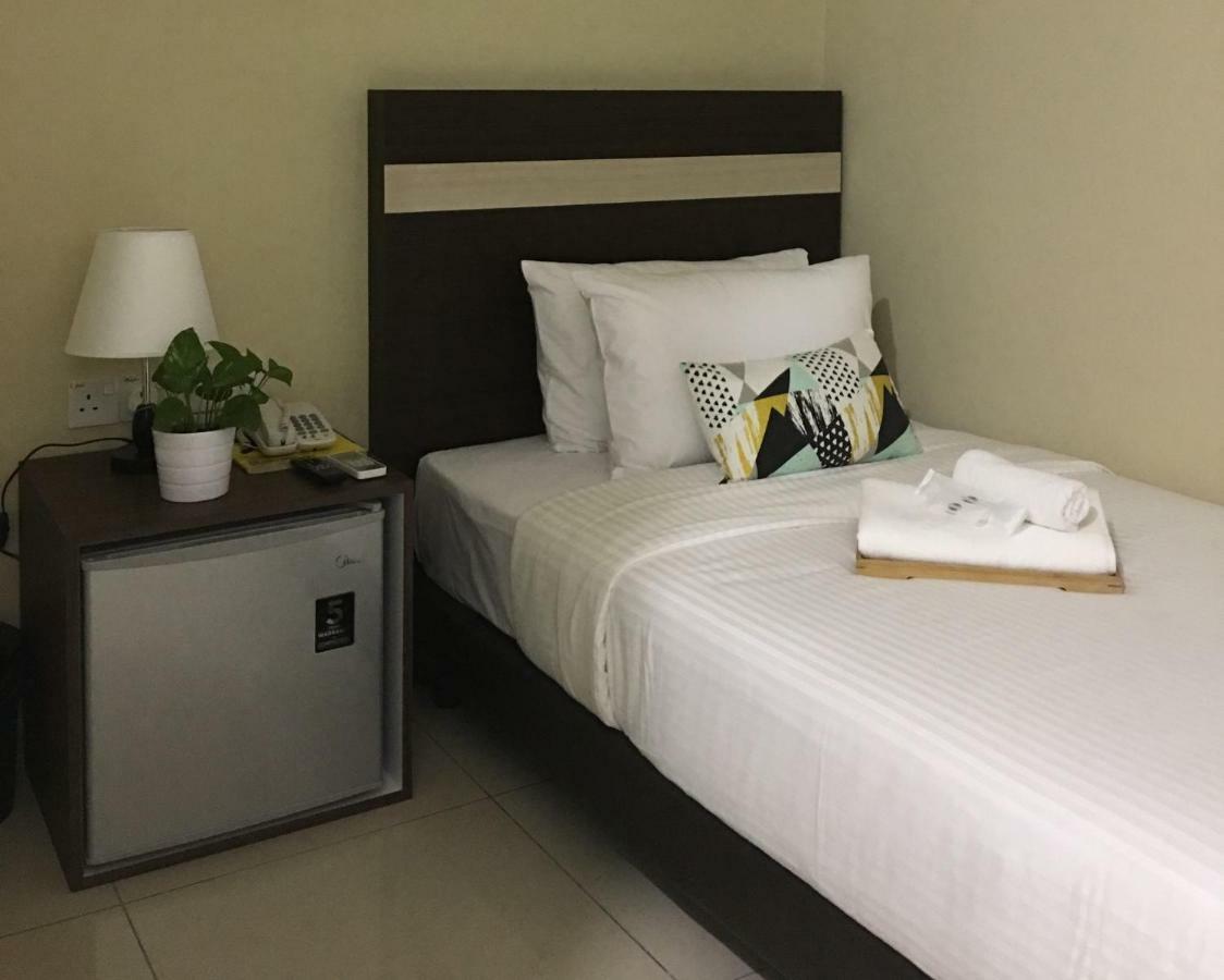 Chemara Boutique Hotel Мири Экстерьер фото